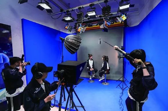 光影筑夢(mèng)，創(chuàng)意未來——衢州市工程技術(shù)學(xué)校2024年影視節(jié)目策劃專業(yè)招生簡(jiǎn)章